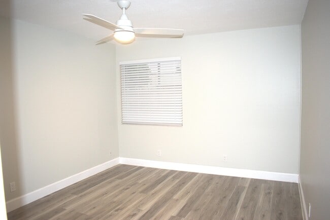 Building Photo - 185 Burgandy Way