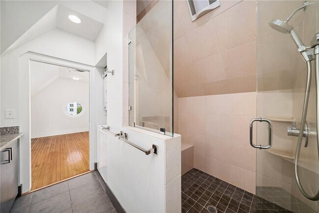 Building Photo - 81 Peachtree Pl NE