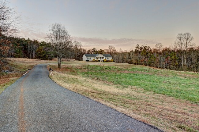 Building Photo - 1423 A A Barrett Rd