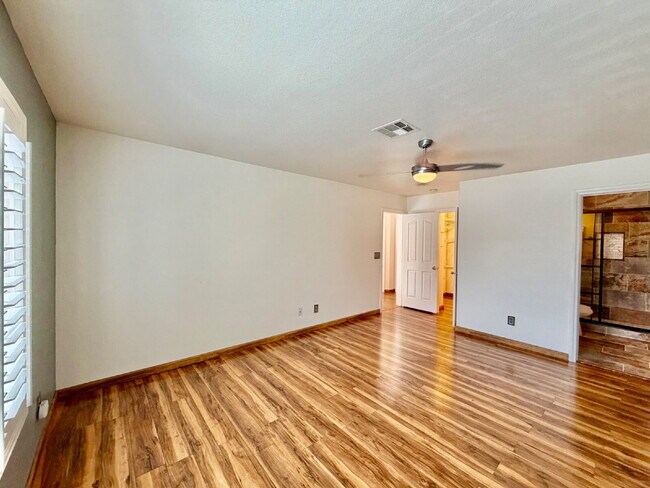 Building Photo - UPGRADED 2 BEDROOM TOWNHOME | SOLAR + PRIVATE YARD | SILVERADO RANCH / HENDERSON