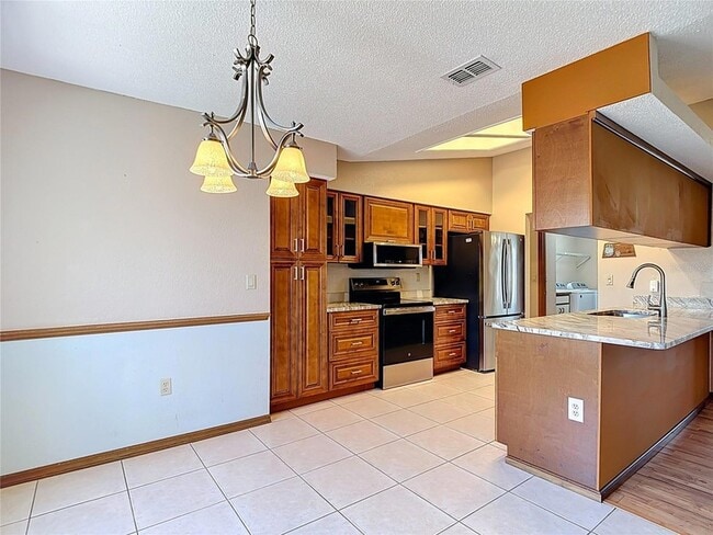 Building Photo - 5066 Woodbine St