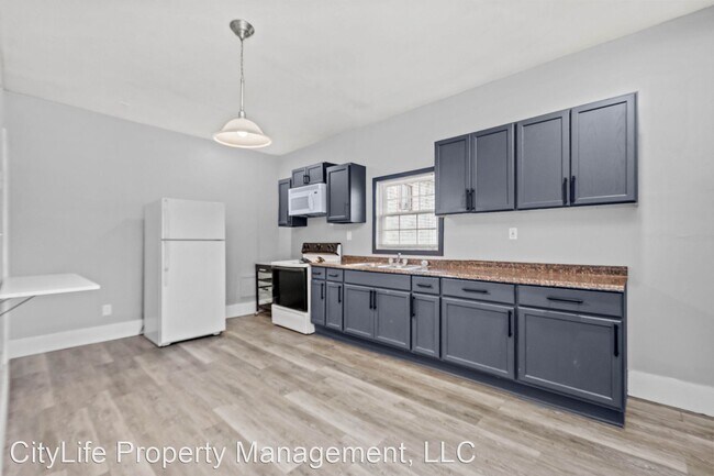 Building Photo - 3 br, 2.5 bath House - 32 Adrian Street