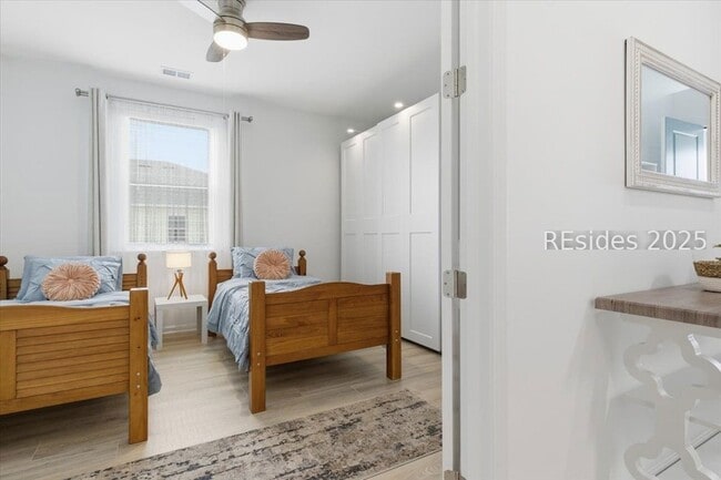 Building Photo - 855 Weekend Ave