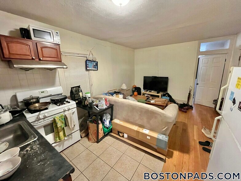 Building Photo - 3 Warwick St