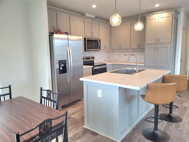 Building Photo - 6429 Forest Lake Dr