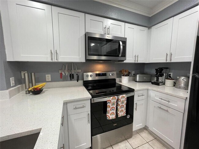 Building Photo - 13905 Fairway Island Dr