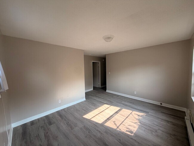 Building Photo - 812 Douglas Dr