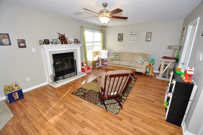 Building Photo - Landstown Lakes