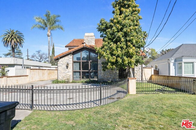 Building Photo - 12841 Landale St