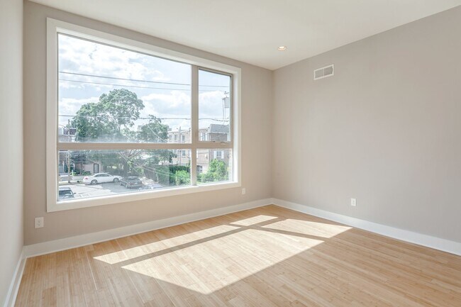 Building Photo - Northern Liberties 4 Bedroom Townhome