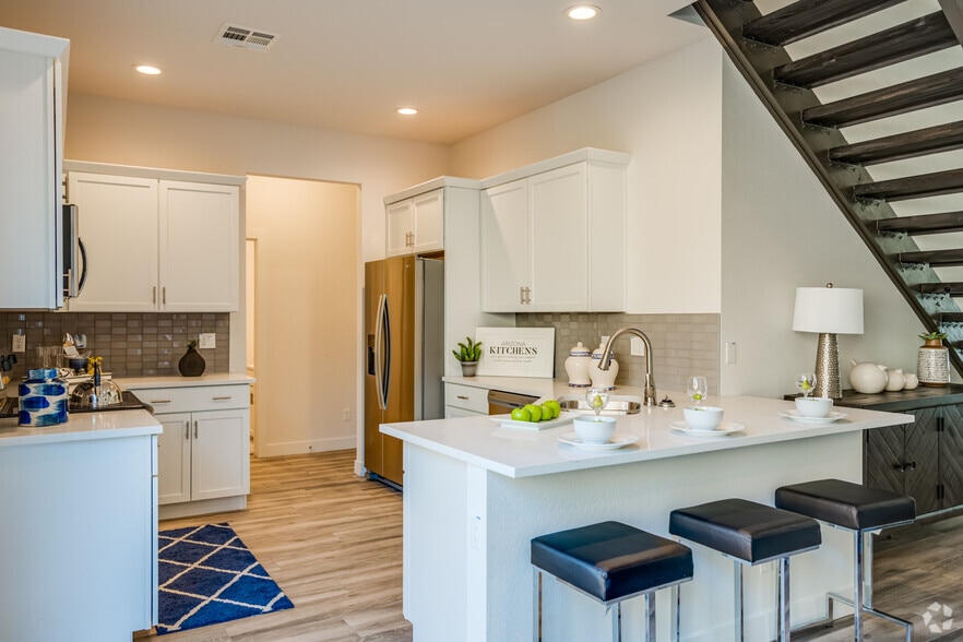 3 BR, 3 BA - 1840SF - Luxana