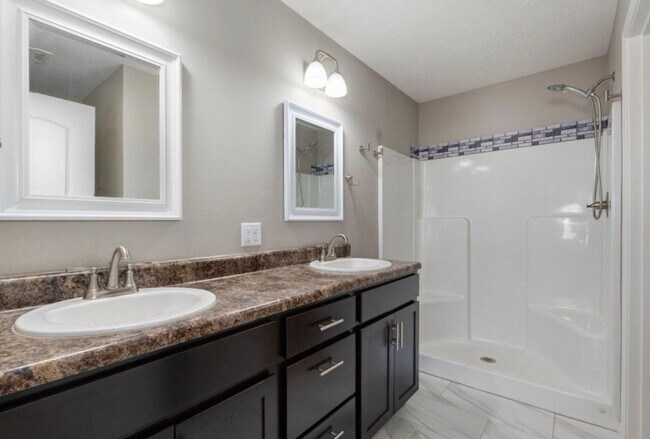 Building Photo - 4 Bedroom | 2 Bathroom | 3 Car Garage| Republic MO | Fenced Backyard!