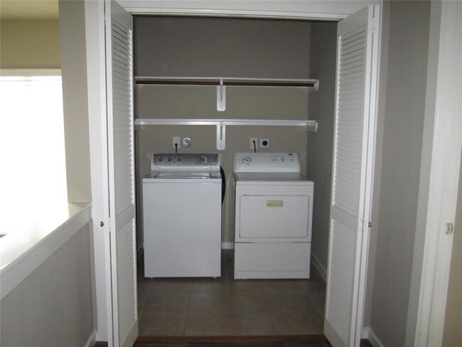Building Photo - 4318 Cetti St