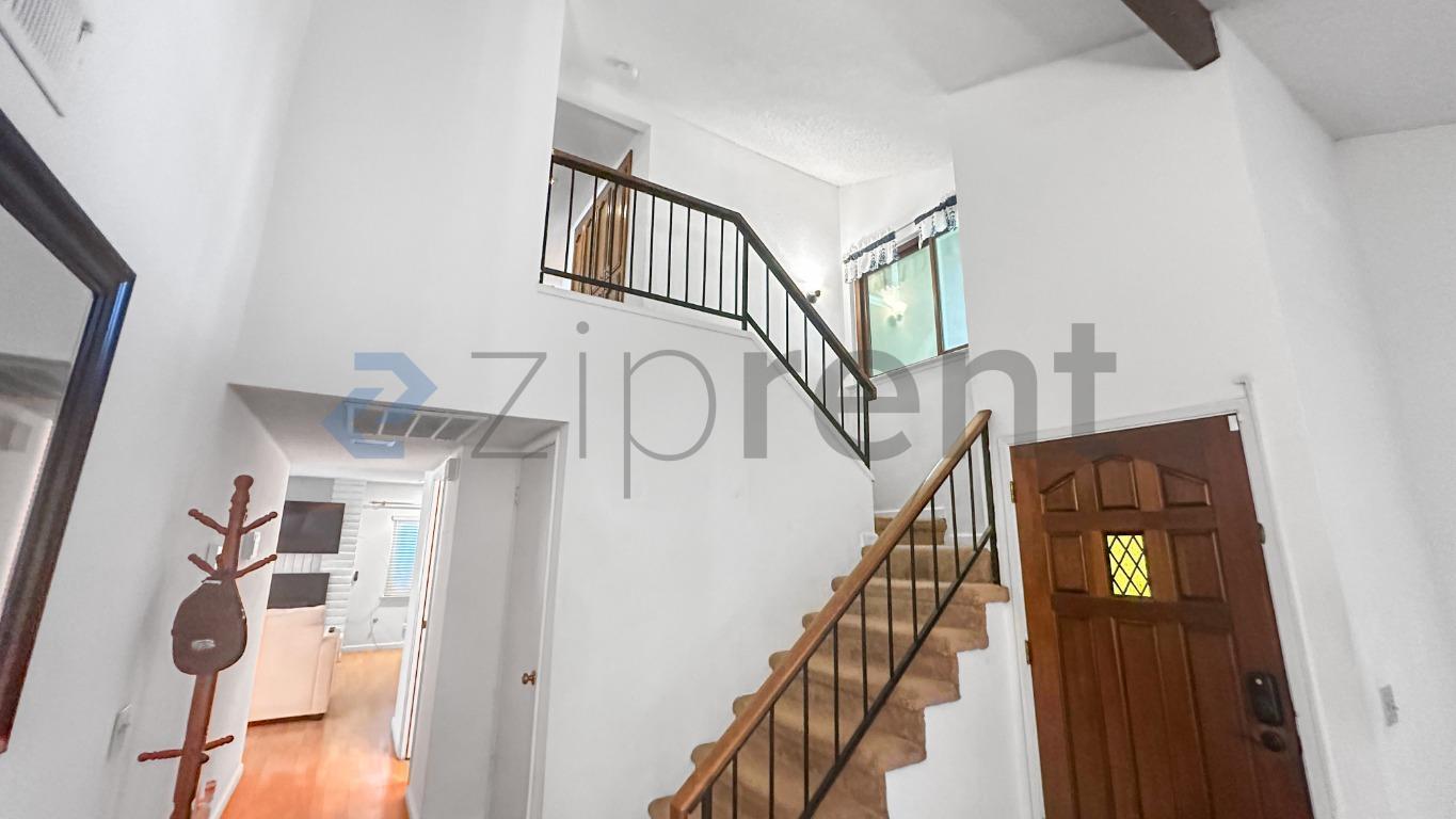 Building Photo - Unit