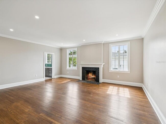 Building Photo - 456 Gardenia St
