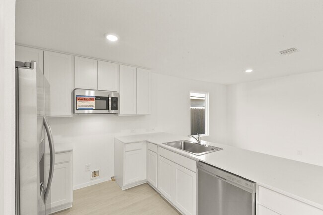 Building Photo - 12403 Mountain Daisy Rd