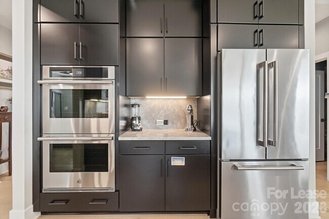 Building Photo - 5225 Glenwalk Dr