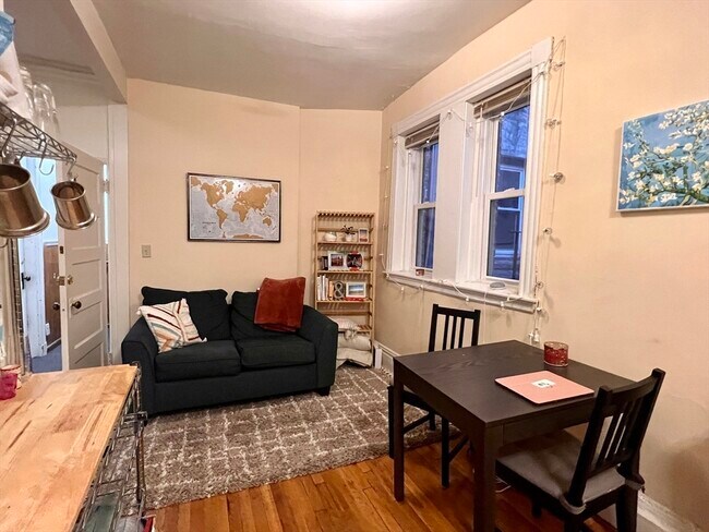 Building Photo - 81 W Cedar St