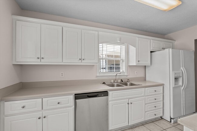 Building Photo - 2016 Caton Dr