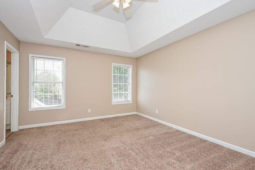 Building Photo - 4084 Mt Vernon Dr