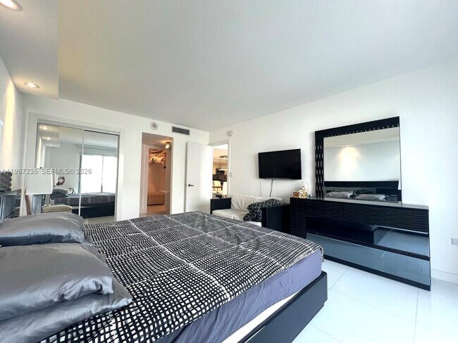 Building Photo - 5555 Collins Ave