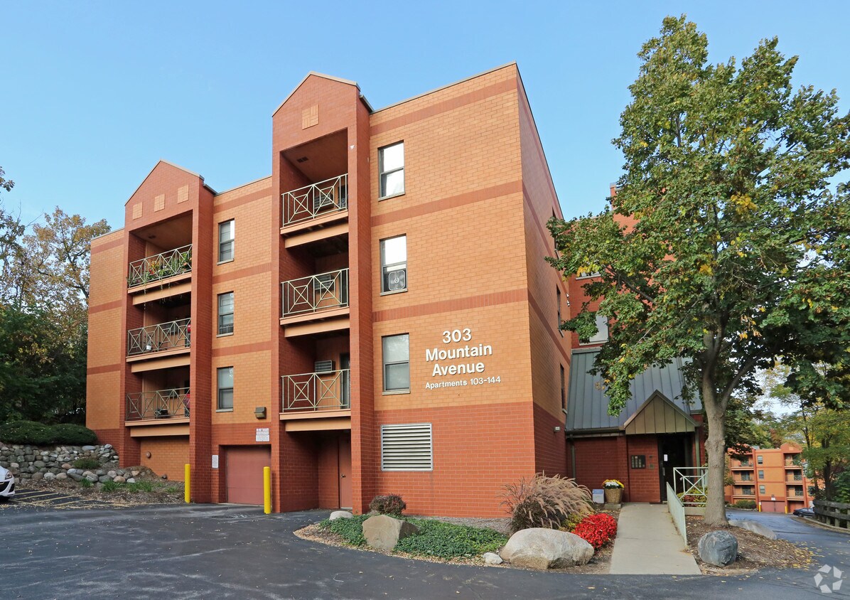 Mountain Village Apartments Waukesha