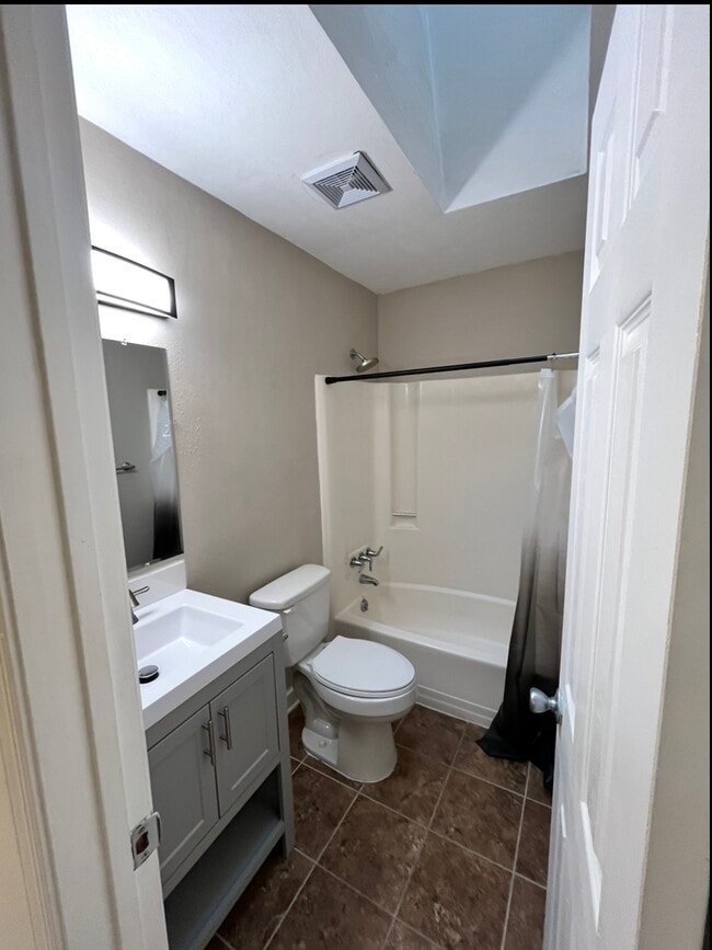 Building Photo - 1528 Jameson Dr