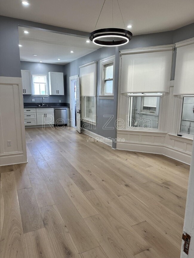 Building Photo - 1604 Jones St