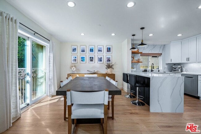 Building Photo - 123 S Clark Dr