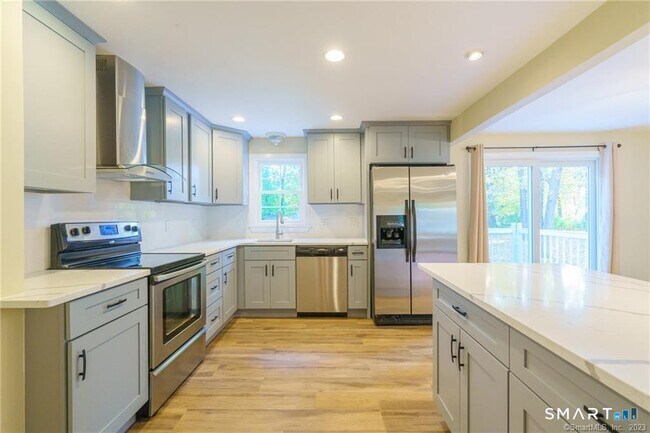 Building Photo - 33 Sky View Dr