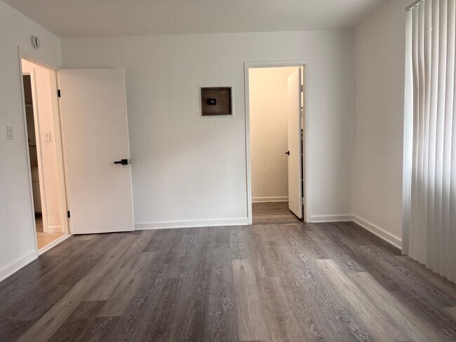 Building Photo - Cozy Colton Condo!!
