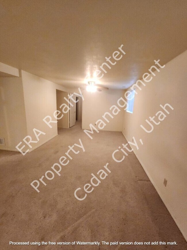 Building Photo - 921 N 400 W