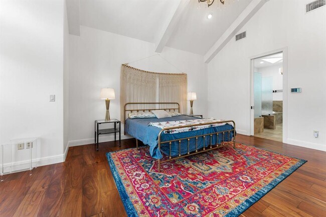 Building Photo - 2633 Collingwood Dr