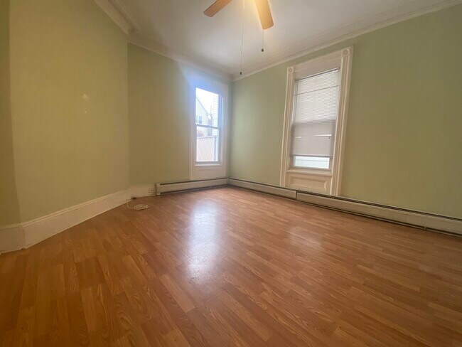 Building Photo - 43 E 35th St