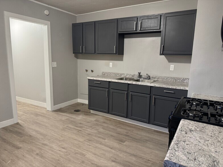 Building Photo - 3878 Johnson Ave