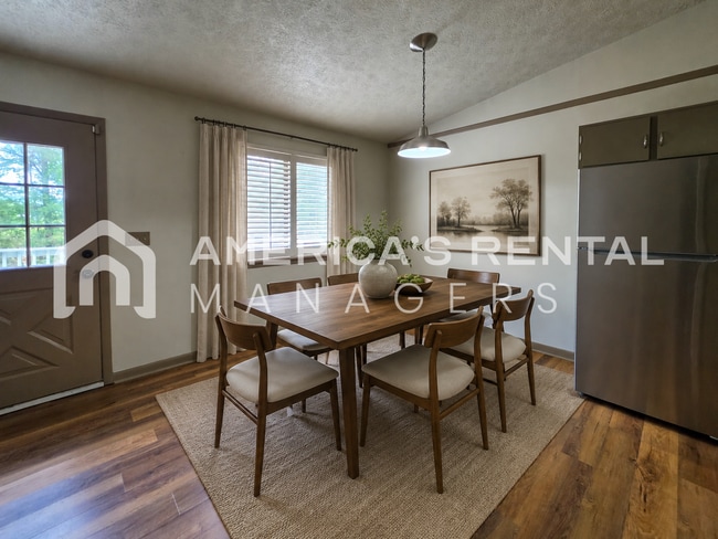 Building Photo - 3100 Apple Valley Ln