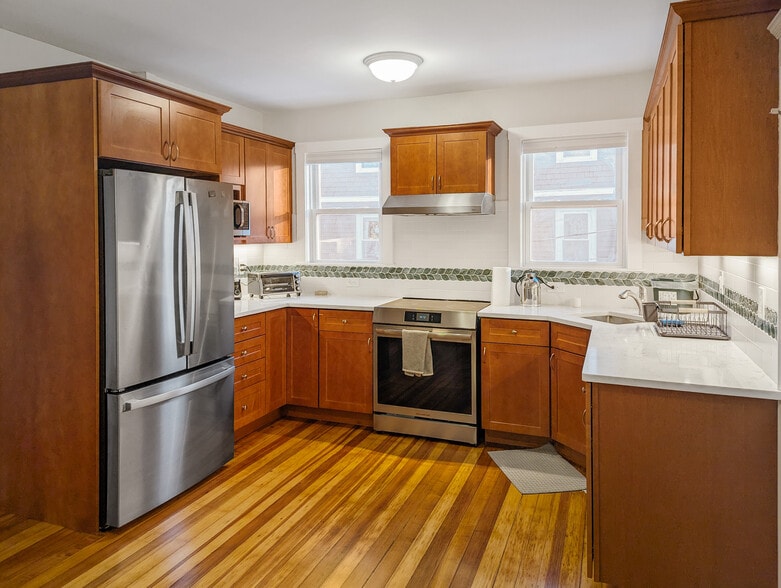 Eat-in kitchen with brand new cabinets, countertops, and stainless steel appliances - 22 Reed St