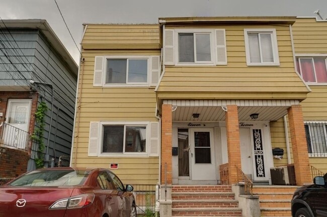 Building Photo - 11 Holmes Ave