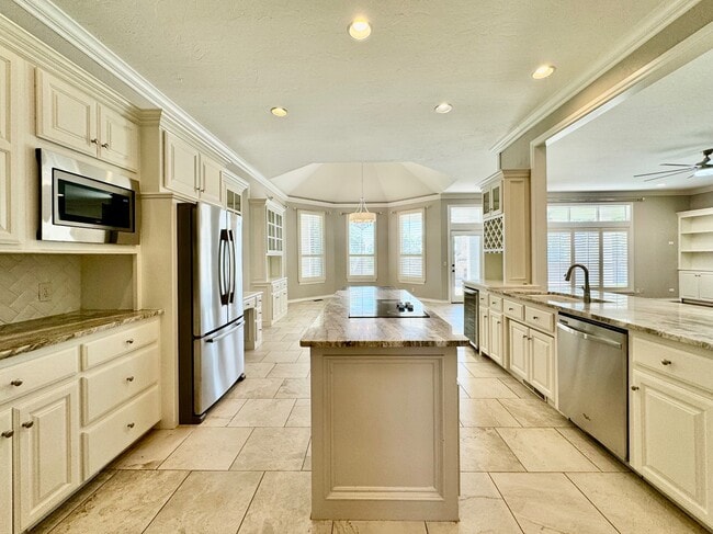 Building Photo - 2600 Sweetbriar Ct