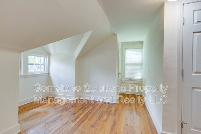 Building Photo - 2537 Blair Blvd