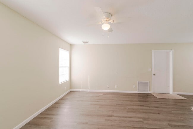 Building Photo - 1306 Wild Daisy Ln