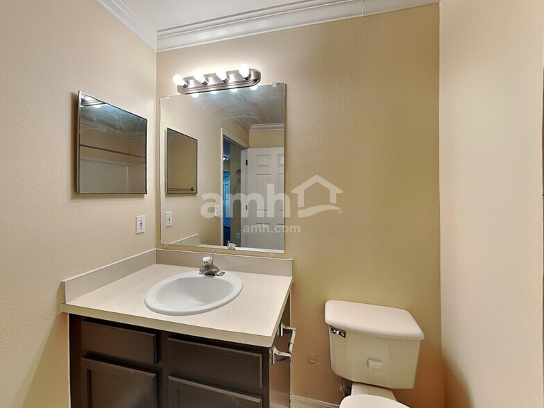 Building Photo - 4021 Kingsfield Dr