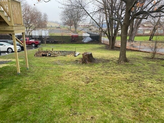 Building Photo - 227 Bridge St