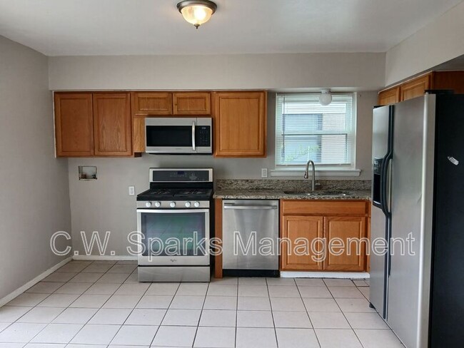 Building Photo - 706 Goldwood Dr