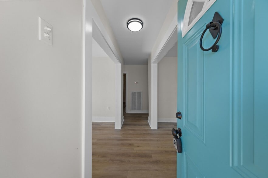 Building Photo - 401 Hill St