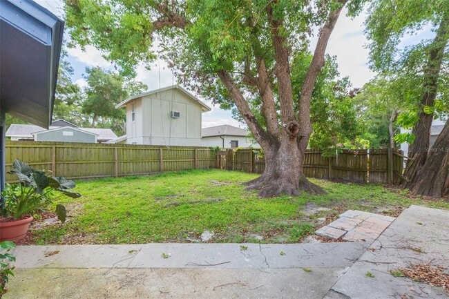 Building Photo - 118 W Sligh Ave