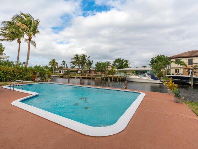 Building Photo - 4930 NE 27th Ave