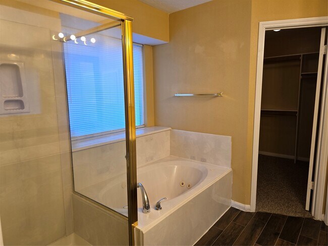 Building Photo - 14030 Torrey Village Dr