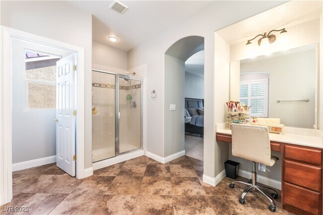 Building Photo - 1005 Windwalker Ave