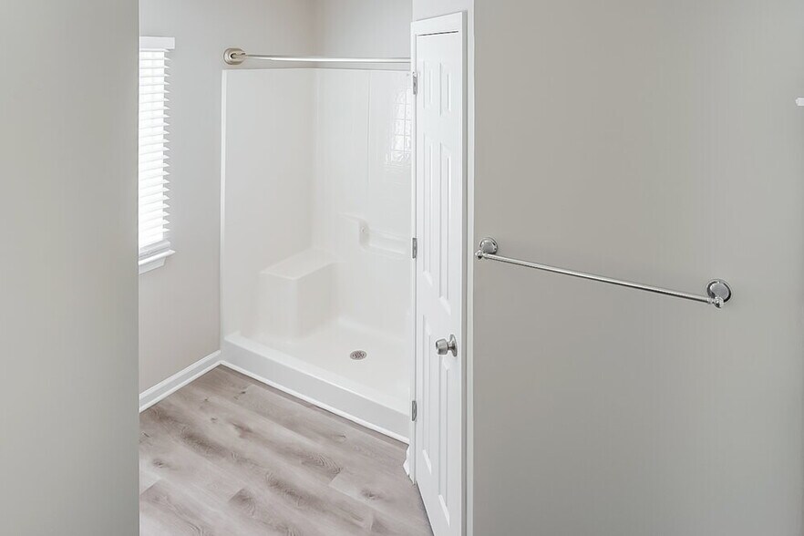 Building Photo - 550 Hill Crest Cir